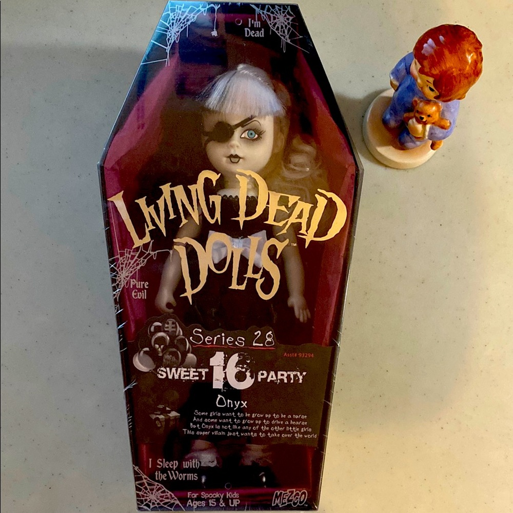 Living Dead Dolls ONYX Series 28 Sweet 16 Party